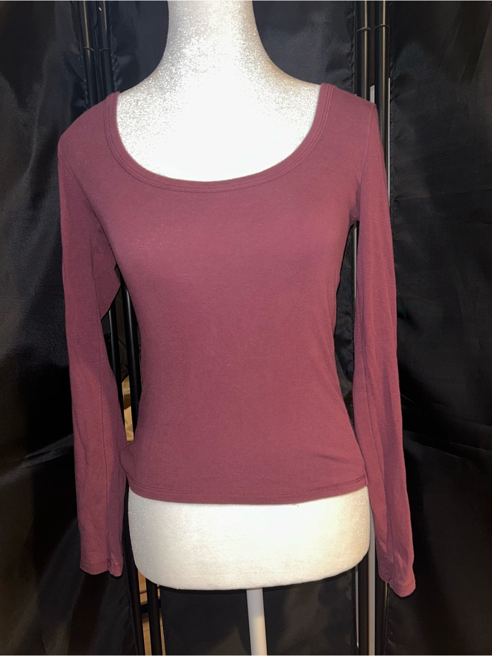 Maroon scoop neck long sleeve top!